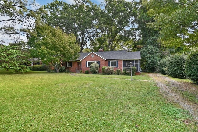 Photo - Newly Renovated 3-Bedroom Ranch with Spaci...