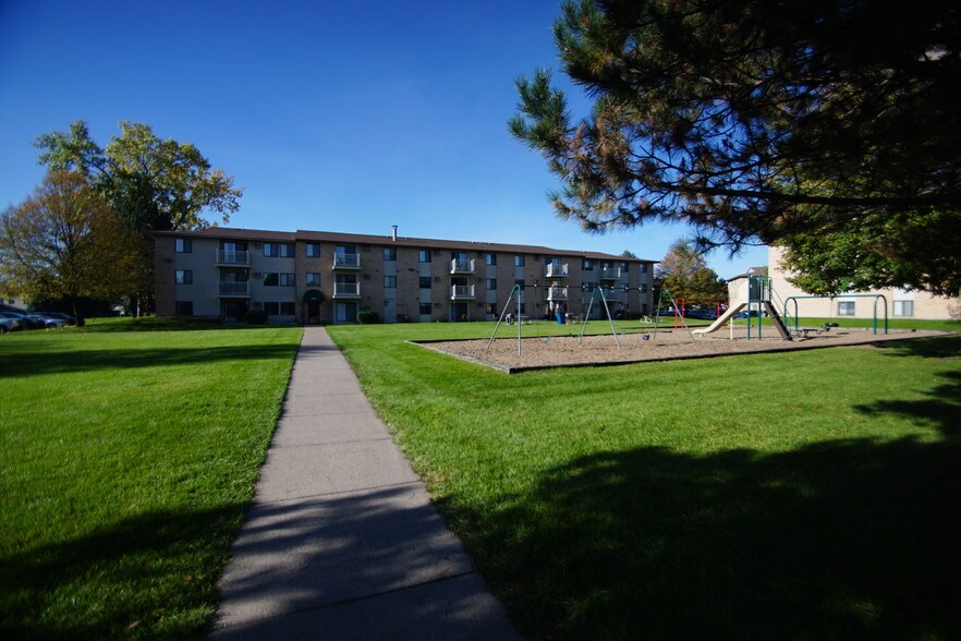 Winchester Place Apartments For Rent in Coon Rapids, MN