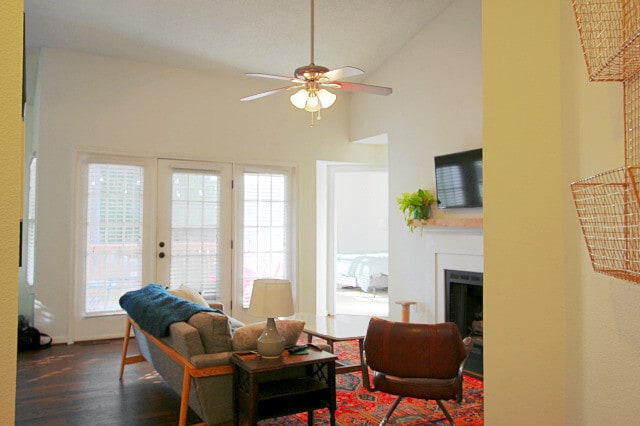 Photo - Stunning, Modern 2 Bed, 2 Bath with Office in Woodcroft!