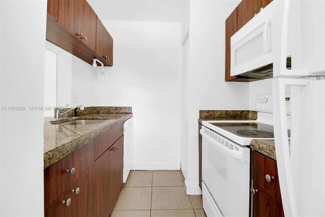 Photo - 9730 Hammocks Blvd Unidad 20328