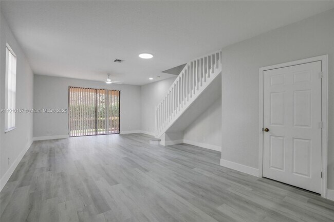 Photo - 3912 Tree Top Dr