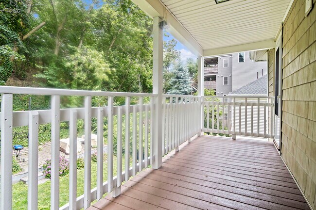 Photo - 398 E 8th St