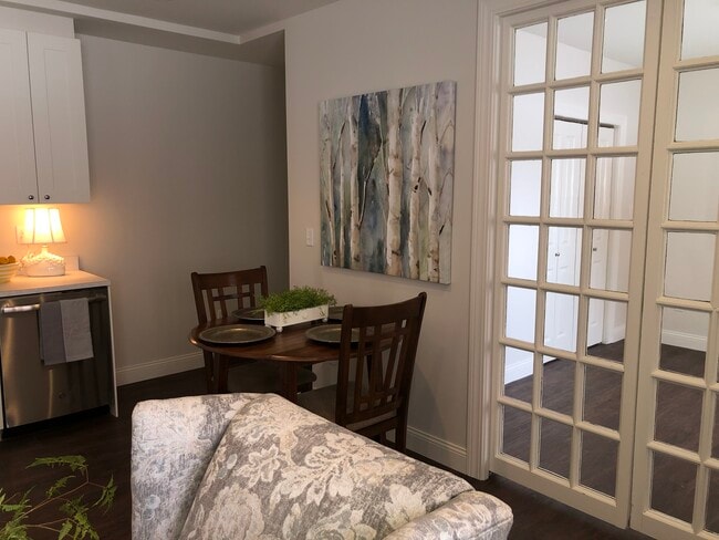 110 W 10th St