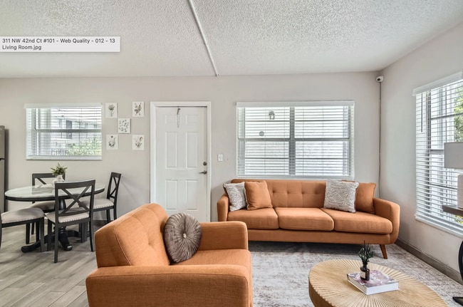 Building Photo - ? Beautiful remodeled 2-bed / 1-bath apartment.