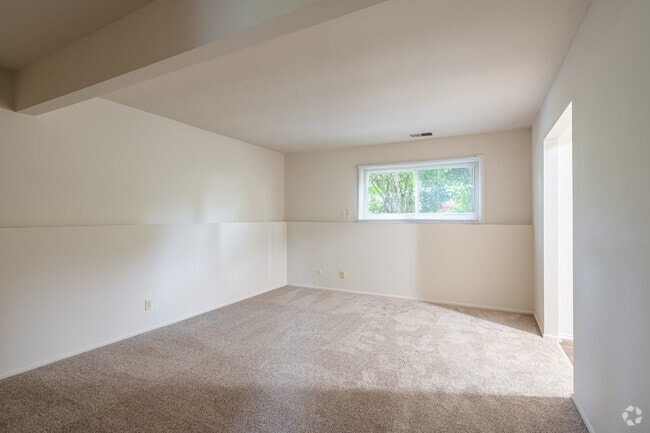 1BR, 1BA - 800SF - Living Room