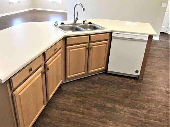 Photo - 100 Kingfisher Drive