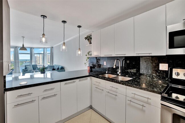 Photo - 3375 N Country Club Dr Unidad 1603