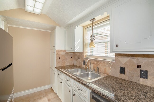 Photo - 431 Sunset Dr Unit 2