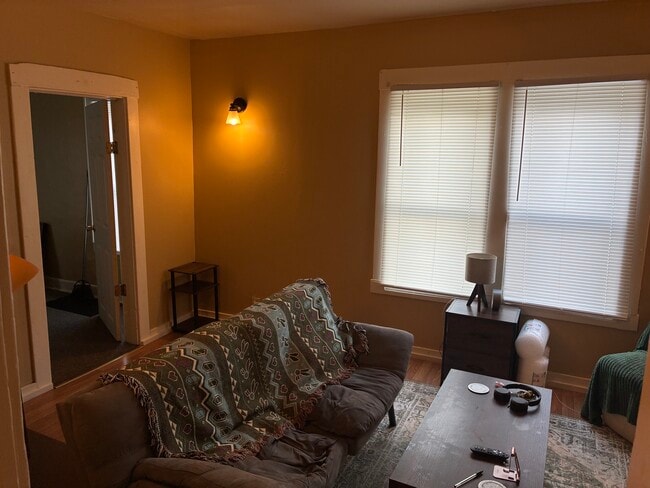 628#4 - 628 Brandon St