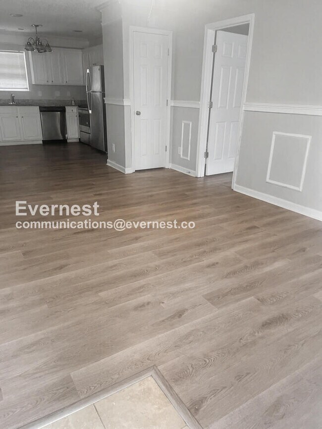 Photo - 3221 Lasalle St