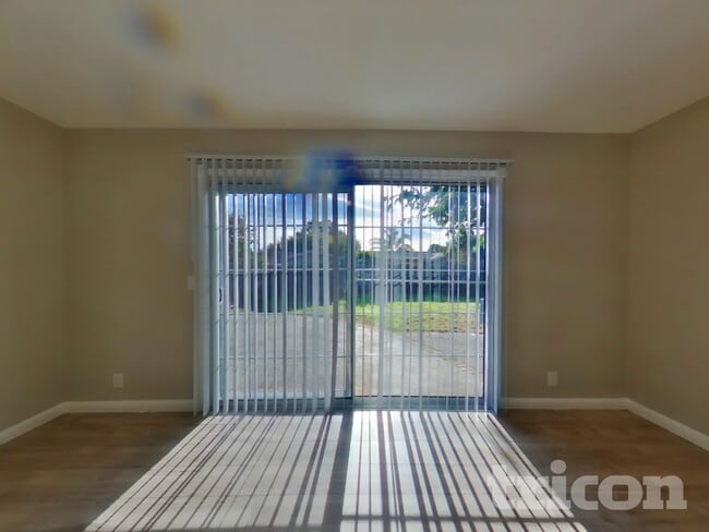 Photo - 1276 Alderwood Way