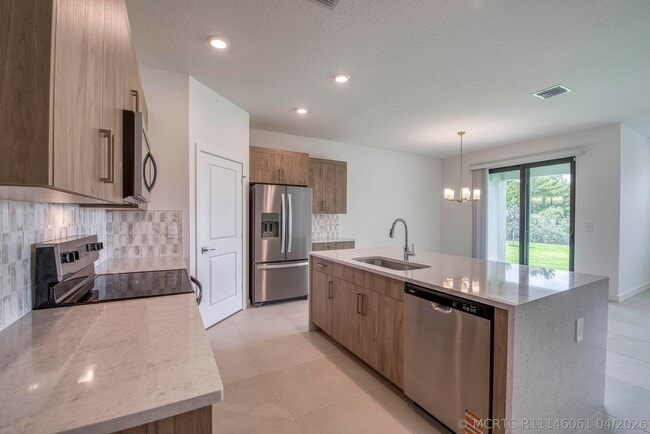 Photo - 2071 NE Cedar St