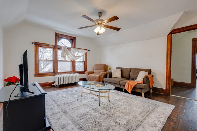 Building Photo - 1102 Sunset Ave Unit 1