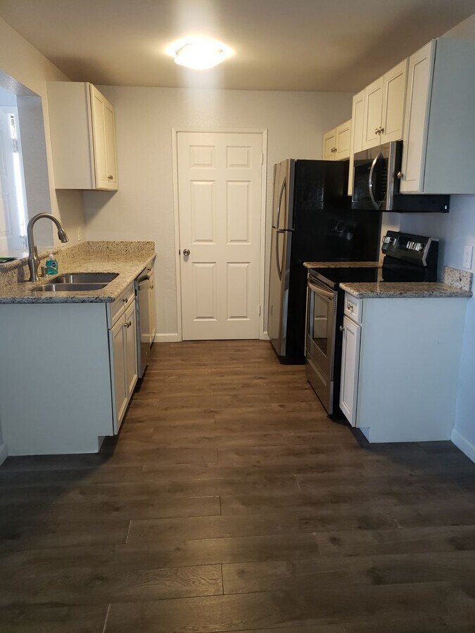 Photo - 230 Mission Newport Ln