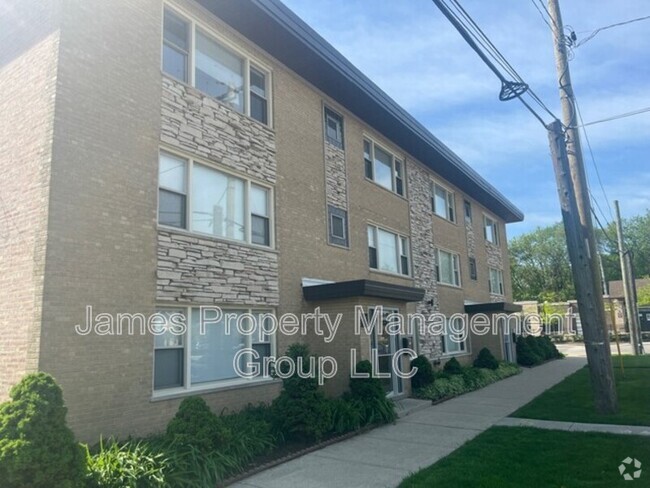 Building Photo - 6047 N Northwest Hwy Rental