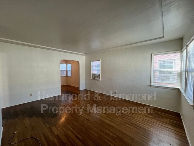 12243 Magnolia Blvd