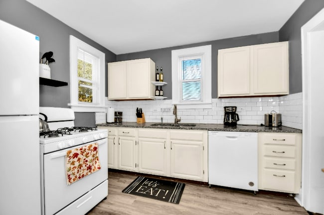 Photo - 207 New York St