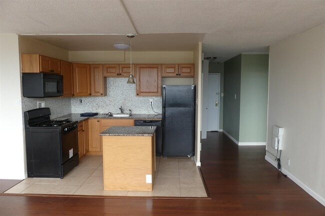 280 Marin Blvd Unit 7i