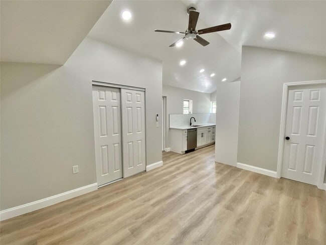 Building Photo - 426 S L St Rental