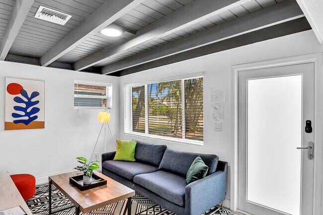 Photo - 1568 NE 35th St Unidad ID1372329P