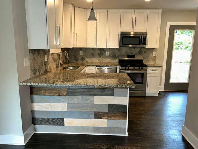 Photo - 1839 Boulderview Dr SE