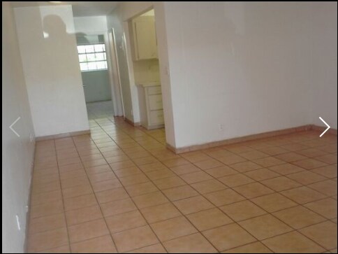 Living Room - Hollywood Park East Apartments