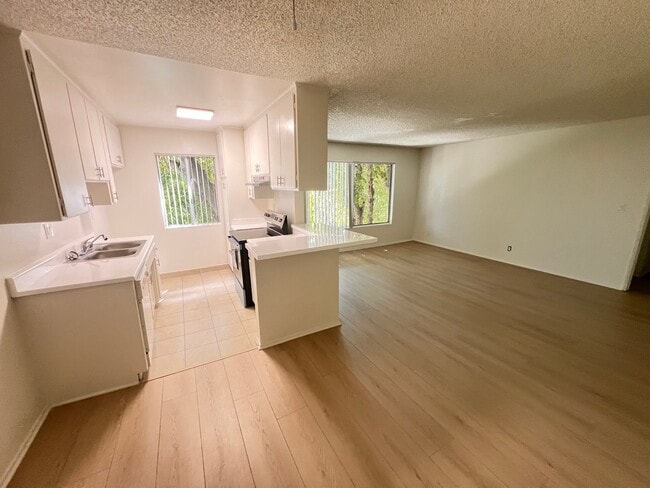 Photo - 4424 Woodman Ave Unit 305