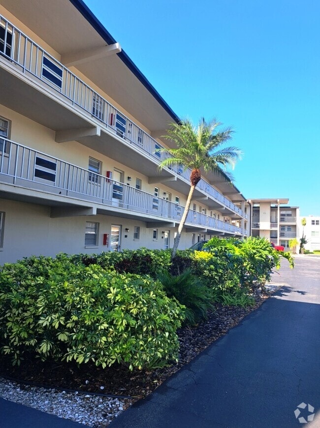 Building Photo - 9940 47th Ave N Unit #116 Rental