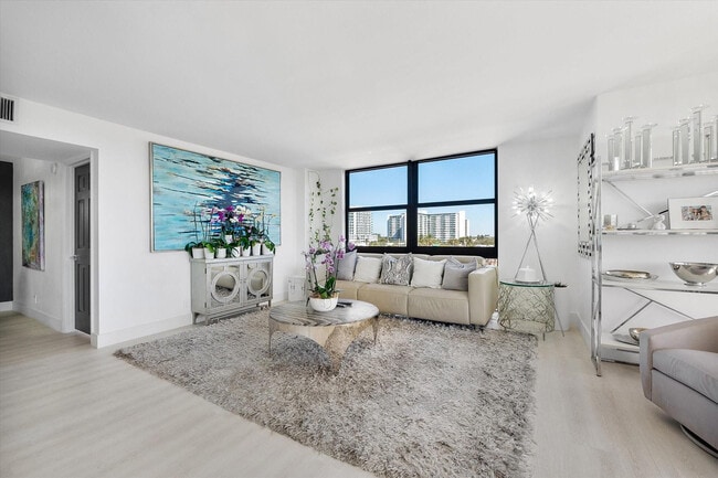 Photo - 3031 N Ocean Blvd Unidad 606