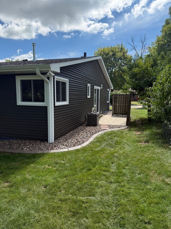 Photo - 824 E Sylvan Ave