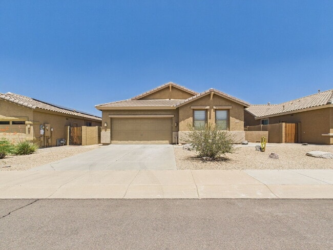 Resort Style Living in Estrella Mountain R... - Resort Style Living in Estrella Mountain R... Apartment