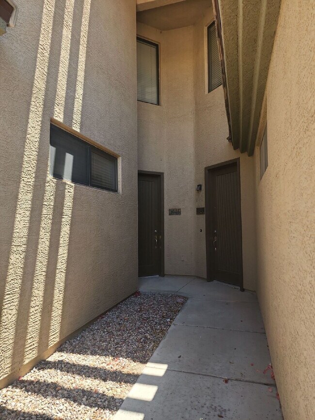 Photo - "Spacious 2-Bed Condo Retreat with 2.5 Baths in Prime Chandler Location!" Unidad 1046