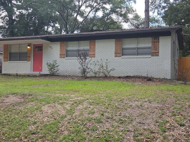 503 Tall Pines St