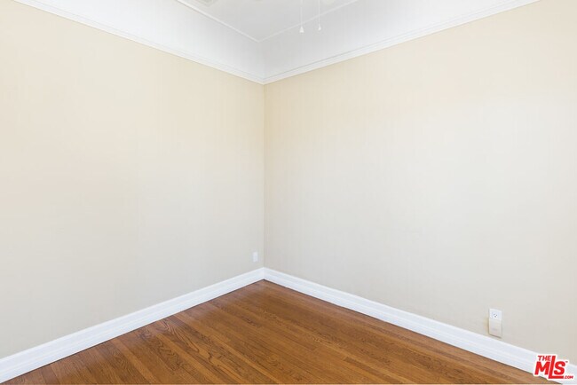 Photo - 1109 1/2 Cloverdale Ave