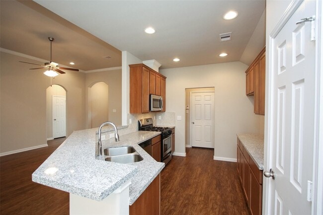 Photo - 8005 Woodward St