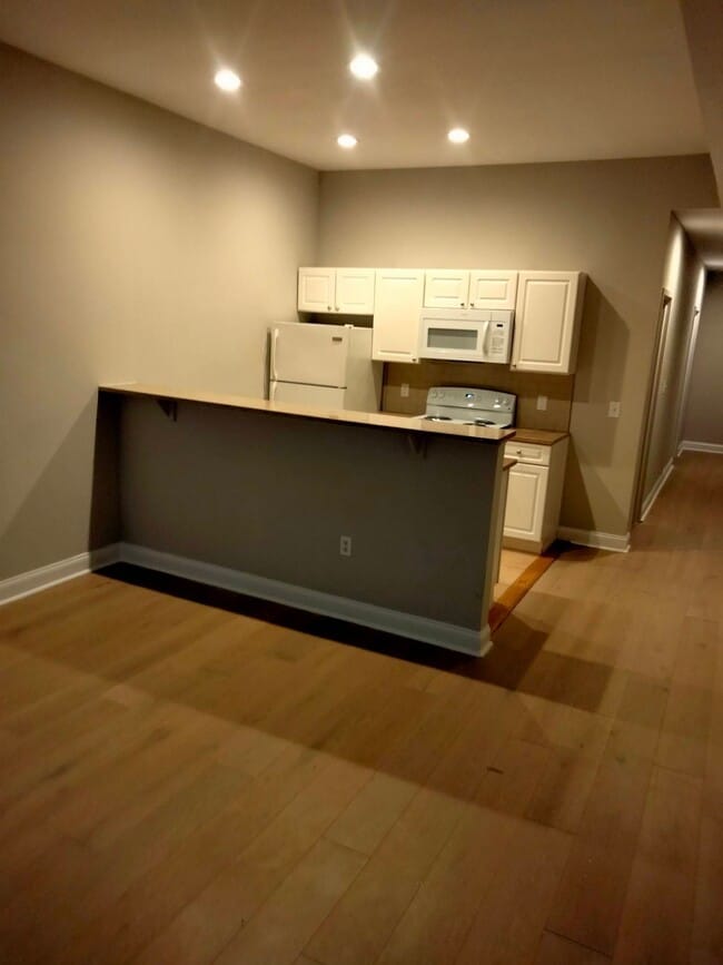 Building Photo - 44 Imlay St Unit A