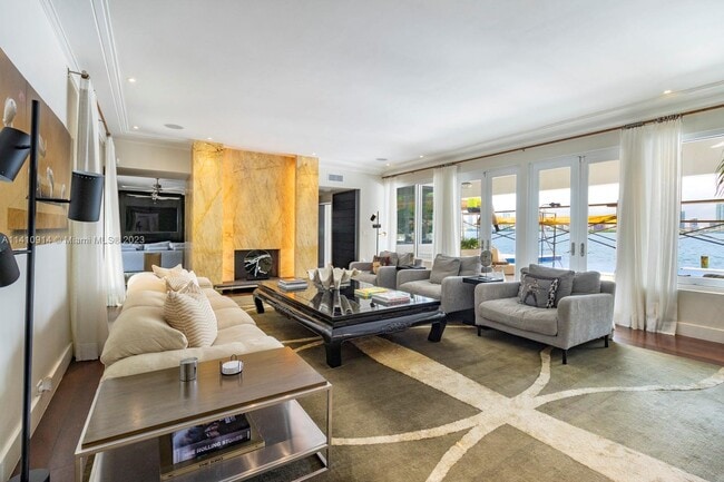 Photo - 820 W Dilido Dr