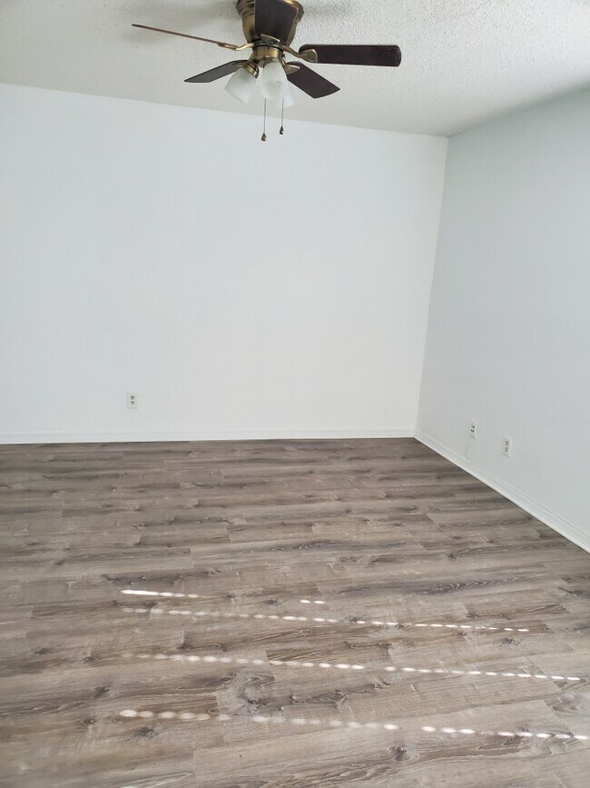 Photo - 4630 Commander Dr Unit 1028