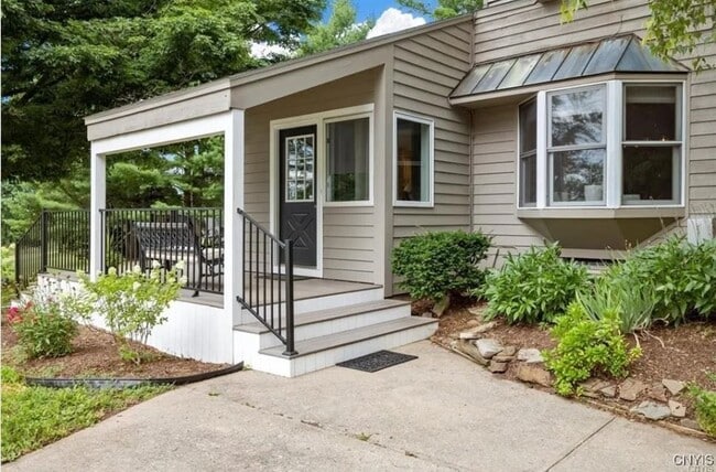 Photo - 2943 Lumbard Rd