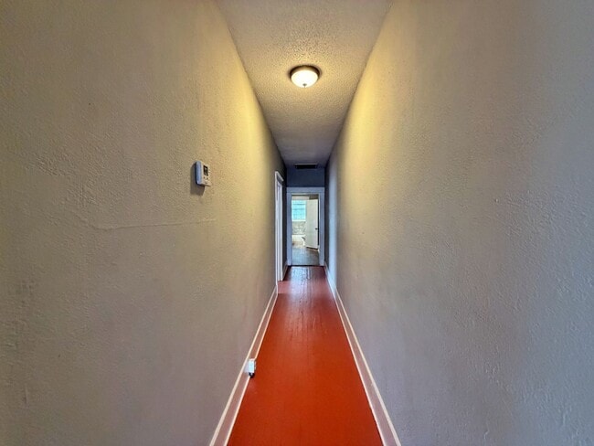 Photo - Renovated 2 bedroom Duplex NOW AVAILABLE!! ~ Minutes from midtown/downtown Memphis