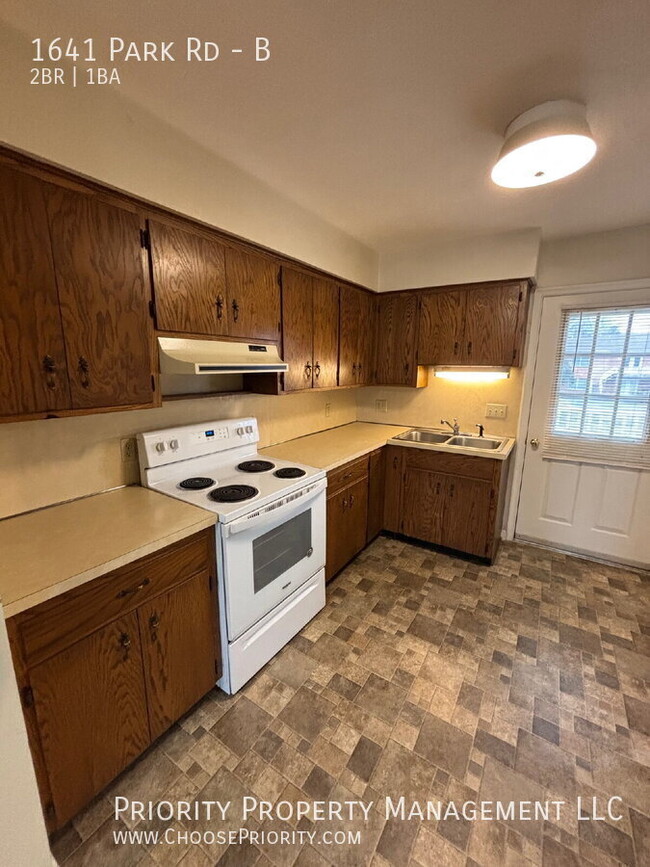 Photo - 1641 Park Rd Unit B