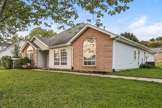 Photo - 2204 Joann Dr