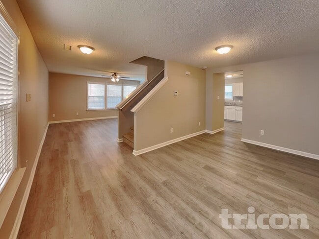 Photo - 915 Littleton Dr