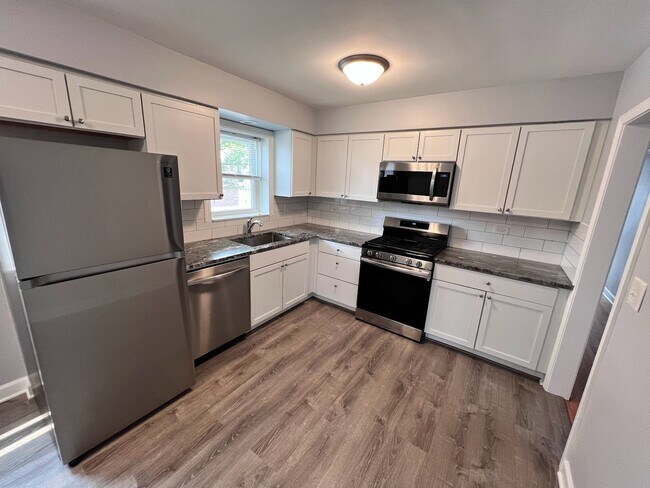 Photo - 6059 W Montrose Ave Unit 1