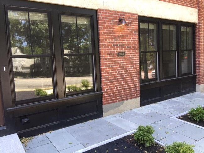 Photo - 2044 Beacon St