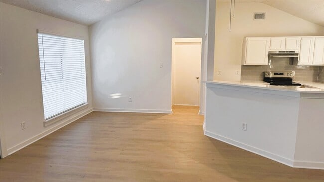 Photo - 906 Dixie Dr