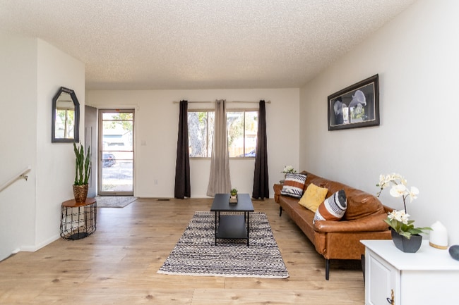 Photo - 340 Walbrach Way