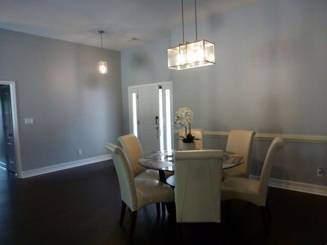 Photo - 2695 The Terraces Way