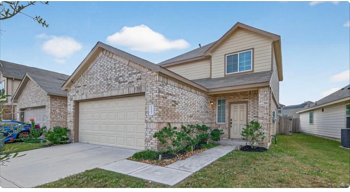 Photo - 17543 Desmond St