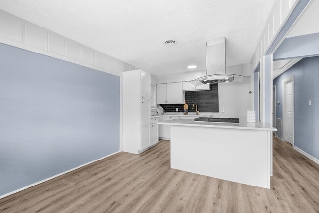 Photo - 2119 Linden Creek Ln